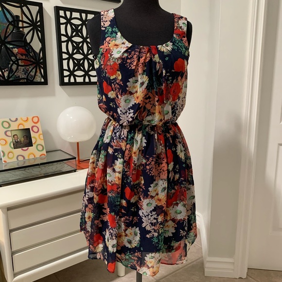IZ Byer Floral Dress size Small - Picture 5 of 11